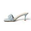 Nuovi sandali stile donna Estate in colore Makaron tacco sottile pantofole intrecciate con tacco alto Due indossano una signora reggetta