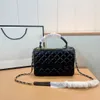 Kvinnors modedesigner axelv￤ska godis f￤rg diamant crossbody v￤ska kohud sp￤nne vattent￤ta blygelfria metallkedjor