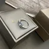Lüks Zarif Açılış Halkası Tasarımcısı Yüksek Son Mücevher Yüzüğü Sıcak Sezon Moda Stili Seçilmiş Kaliteli Hediye Erkek ve Kadın Dating Küçük Tasarım Asla soldu JZ037