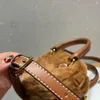 Peluche amour sac à bandoulière designer femmes mens totes sacs bandoulière zipper mode portefeuille Celi sac à main marron Bumbag Pochette