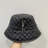 Chap￩us de balde de grife para mulheres Lambs Linch touca de l￣ Designers Buckets Casquette Caps Luxunh￣o Double Side Black Bonnet Feanie Chap￩us 2211043D