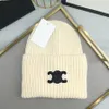 패션 CE 레터 여성 남성 겨울 니트 모자 럭셔리 디자이너 보닛 비니 프리미엄 모자 모자 남성 눈 덮인 따뜻한 캐시미어 버킷 모자
