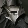 قوس Men Designer Storm Jacket Clip مقاومة للماء معطف مقنع