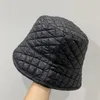 Chap￩us de balde de grife para mulheres Lambs Linch touca de l￣ Designers Buckets Casquette Caps Luxunh￣o Double Side Black Bonnet Feanie Chap￩us 2211043D