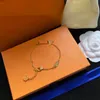 2022 Designer Dold Bangle Liefde Armbanden Mode-sieraden Luxe Ontwerpers Brief Hanger Bloem Armband Voor Vrouwen Bruiloft 2211048Z