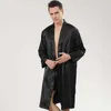 Vêtements de nuit pour hommes Satin solide hommes robe costume à manches longues peignoir court printemps été 2 pièces vêtements de nuit col en v kimono robe pyjama décontracté ensemble T221103