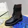Luxury Womens Plateforme imprim￩e boucle dor￩e Botkle Boots Wonderland Flat Ranger Brown Martin Boties Work Boot Lady Fashion Designer Winter