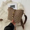 Gümrükleme Moda askılı çanta kadın yeni moda sling Omuz Messenger kova tarzı geniş omuz askısı Çanta