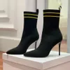 Botas femininas de elasticidade de tricô nu feminino Botas de moda impressão de moda de moda Sapatos de meias de coloração esticada bota de boto meio estiletto