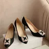 Kvinnor 2022 Fashion Silk Satin Leather Pump Shoes Elegant Mid High Stiletto Low Block Heel Sexig Point Toe Crystal Buckle