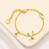 Dammärke Örhängen Designers Letter Ear Stud Armband Halsband 18K guldpläterad kristall geometriskt örhänge för bröllopsfest Smycken Tillbehör