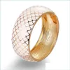 Bangle Bangle Glittering Fish Scale Mönster Armband för kvinnor Dropp Oljelegering Rhinestone Wide Femme Wedding Jewelrybangle Drop Deli Dhhh7