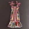 تنورة ذيل السمكة في منتصف طول الفساتين مع انخفاضات الطباعة الوردية وعنق خط