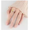 Anéis de casamento fofos Romântico Romântico Simple Margarida aberta para mulheres pequenas flores pérolas epóxi feminino Acessórios de anel da moda joias