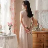 Vêtements de nuit pour femmes Romantique Satin Nightgown Femmes Été Sexy Dentelle Sans Manches Nighty Peignoir Glace Soie Déshabillé Longue Robe De Nuit Princesse