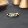 Klusterringar zhouyang för kvinnor enkel triangel zirkonljus guldfärg midi finger ring tillbehör modesmycken grossist r196