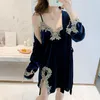 Mulheres do sono feminino Hollow Out Lace Floral Robe Sets 2pcs Velor Kimono Sexy Strap Top Nightgown