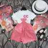 럭셔리 디자이너 의류 세트 아이 티셔츠 핑크 모노그램 패션 영국 패션 브랜드 여름 어린이 보물 및 여자 면화 2 피스 JJT