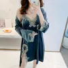 Mulheres do sono feminino Hollow Out Lace Floral Robe Sets 2pcs Velor Kimono Sexy Strap Top Nightgown