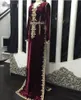 Elegant Marocko Kaftan Velvet Formella aftonklänningar V Neck Double Side Slit Long Hleeves Arabiska Dubai Prom Party Gowns Gold Lace Applicques Crystals Beded Robe 2023