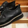 Mäns Luxe Dress Shoes Läder LACE-UP Luxury Handmade Brock Men's Shoe Bekväm utomhus Dating A9