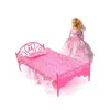 Mode Kunststoff Bett Schlafzimmer Möbel für Barbie Puppen Puppenhaus rosa oder lila Mädchen Geburtstagsgeschenk