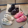 Sneakers addensato per la peluche alta per bambini 2022 inverno nuovi ragazzi e ragazze fumetti non slip a colore solido orso carino per bambini scarpe da corsa stivali casual