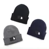 Designer hattar lyxiga m￶ssa mens m￶ssor f￶r kvinnor m￤n bonnet vinter hatt garn f￤rgade broderad bomull cappello mode gata hattar brev brev