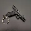 Gunspeelgoed draagbaar pistoolmodel sleutelhanger glock g17 pistool vorm sleutelhanger mini metaal pubg m29f woestijn adelaar shell ejectie vrije assemblage T221105