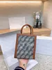 حقيبة حمل للأزياء Women LARGE LAIDE HANDHIDE HANDERDEWATE Surface Surface Original Light Luxury Brand Bag Crossbody