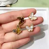 Stud Küpe Marka Moda Kadınlar İçin Moda Küçük Kelebek Kahverengi Beyaz Kırmızı Annesi Pearl Altın Renk Partisi Mücevher 5713448