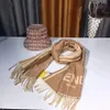 Marque chère 2022 Nouveau Luxury FF Letter Cashmere Scarf Women039S Retro F Print Fashion Square Bandana Headscarf Tie6967975