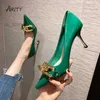 Sandalen Frau Schuhe mit Absätzen 2022 Spitze Zehen Stiletto Schuhe Frauen Grüne Pumps Lackleder High Heels mit Metallkette Damen Büro L221107