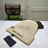 Europäische und amerikanische gestrickte bestickte Buchstaben Damen koreanischer Stil lässige Wollmütze Internet Celebrity All-Matching warme Beanie-Mützen