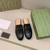 High-End-Halb-Slipper-Sandalen mit geschlossener Zehenpartie und leerem Muller Shoes Damen-Casual-All-Match-Loafer mit Schnalle und Stickerei