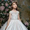Elfenben Satin Elegant Flower Girl Dresses For Wedding Embroidery Lace Sequins Pärlade Long Princess Girl's Pageant Formella klänningar Toddler Första nattvardsklänning CL2994