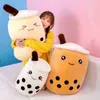 2570 cm Cartoon Bubble Tea Cup Shaped Cushion Reallify Filled Soft Seat Cushion Creative Room Decor Rolig gåva för barn Baby J220729