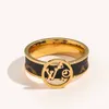 Luksusowe biżuterię Pierłnictwo Kobiety 18 -karatowe złoto splowane ze stali nierdzewnej materiały ślubne Faux skórzane pierścień drobne palec akcesoria