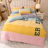 Fronha de fronha de designer de luxo conjuntos de edredons de letras estampados terno quente de lã 4 pçs/conjunto de têxteis de cama para casa tamanho queen