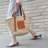 Diseñadores Bolsas de playa Estilo clásico Bolsos de moda Bolso de hombro para mujer Bolsas tejidas a mano puras Paja Compras Vacaciones Verano