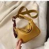 Mode kvinnor topphandtag handväska med tofsar halsduk dekor läder axel crossbody väska messenger telefon mynt kvinnlig c0326