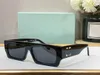 Des lunettes de soleil blanches de créateur pour hommes et femmes de mode de mode de style Classic Classic épaisse plaque carrée noire lunettes de lune