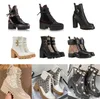 Luxurys designer marque martin bottes désert botte hiver femmes bottes plate-forme mode amour flèche flamants roses médaille semelles résistantes chevalier garder au chaud chaussons talon grossier