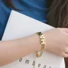 Nuovi braccialetti femminili alla moda per donna Bracciale rigido Bracciale polsino catena placcato oro 18 carati Acciaio inossidabile Regalo per gli amanti delle donne Matrimonio