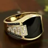 Ring Men's Ring Fashion Metal Gold Couleur enracinée en pierre noire Zircon Punk Anneaux pour hommes