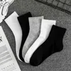Mens Socks Wholesale Sell All-Match Classic Black White Women Män andas bomullsblandning av fotbollsbasket sport Ankel Long Sock