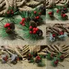 Weihnachtsdekorationen, 12 Stück, Emulation Pine Picks, 10–13 cm, künstliche Blumen, grün, rot, Beerenkegel, Stechpalmenzweig, Heimdekoration