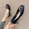 Sandales Brand Chaussures les plus nouvelles femmes pompes en cuir breveté High Heels Fashion Metal Decoration Square Toe Office Lady Chaussures L221107