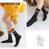 Meias Meias de inverno Rainbow Meias listradas de algodão para mulheres preto/branco esportes meninas meias de estilo faculdade de moda selvagem harajuku engraçado warm sox t2221116