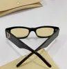 Ny modedesign Solglasögon 1001 Square Frame American Street Style Populära mångsidiga utomhus UV400 -skydd Eyewear302J